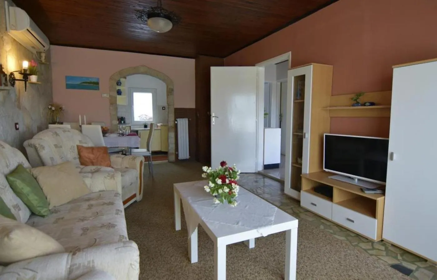 Apartment In Savudrija With Terrace, Air Conditioning, Wi-Fi